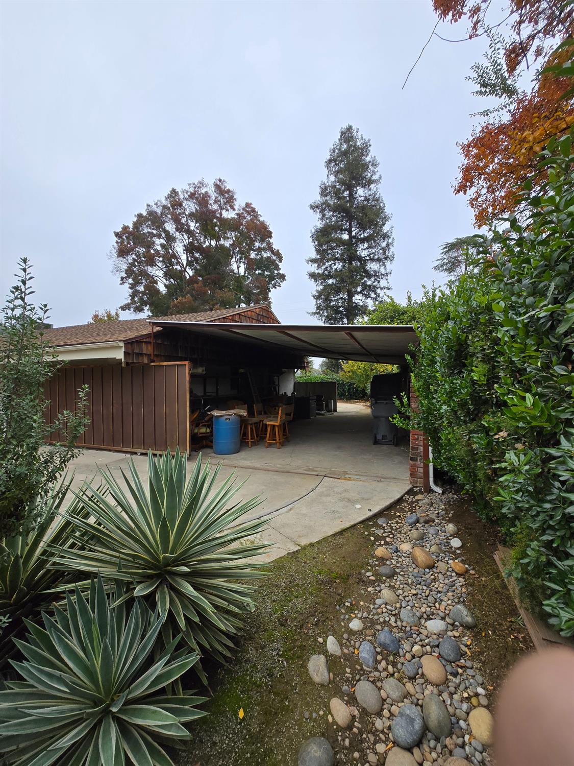 5867 E Club View Dr, Fresno, CA 93727