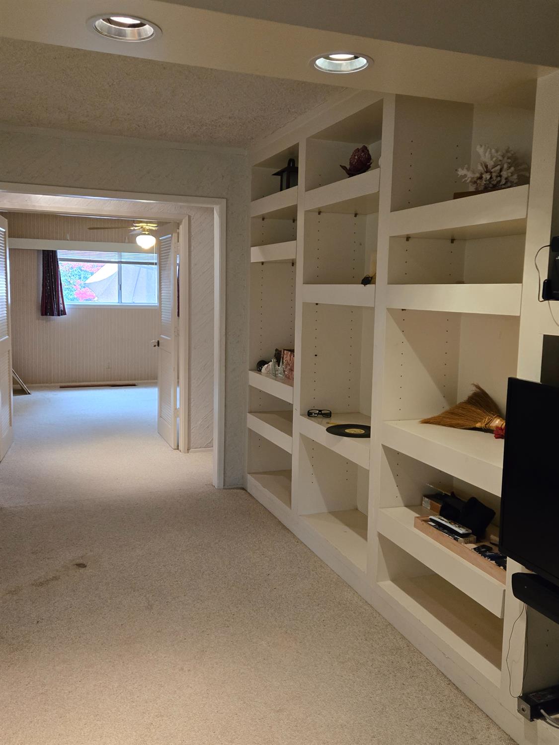 5867 E Club View Dr, Fresno, CA 93727