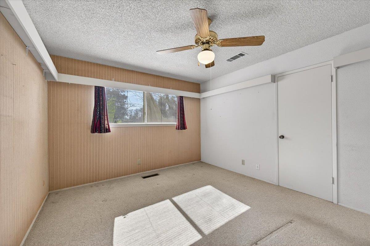 5867 E Club View Dr, Fresno, CA 93727