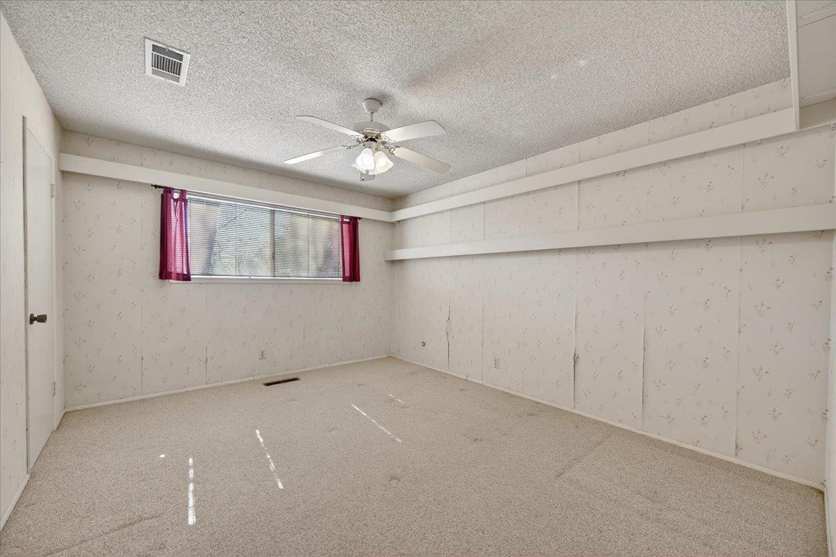 5867 E Club View Dr, Fresno, CA 93727