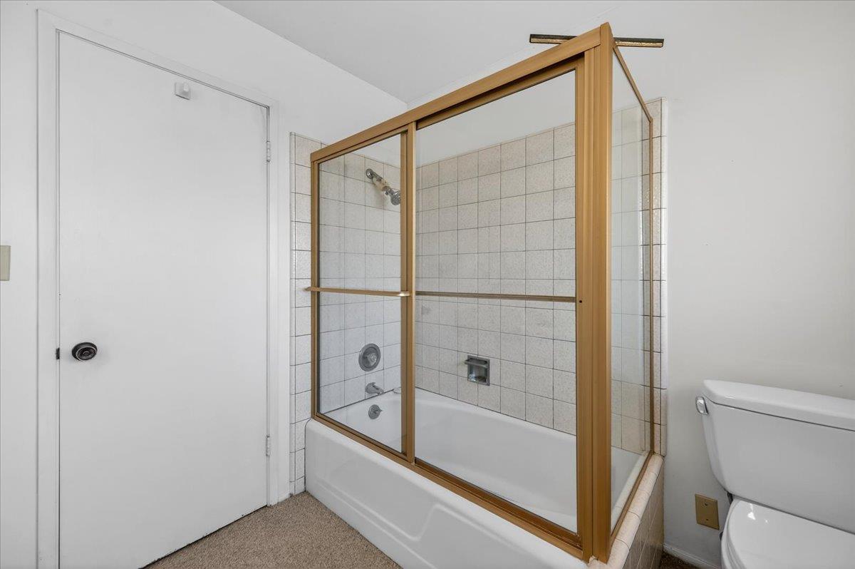 5867 E Club View Dr, Fresno, CA 93727