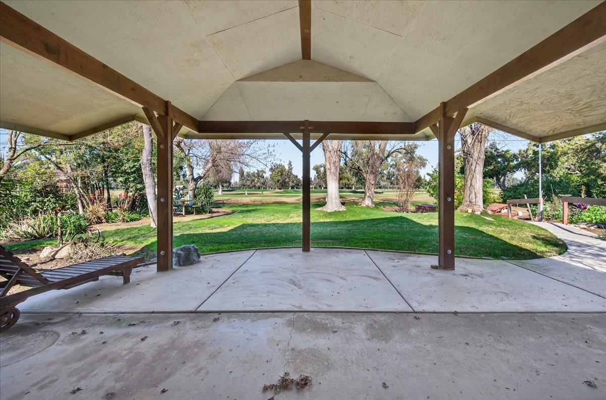 5867 E Club View Dr, Fresno, CA 93727