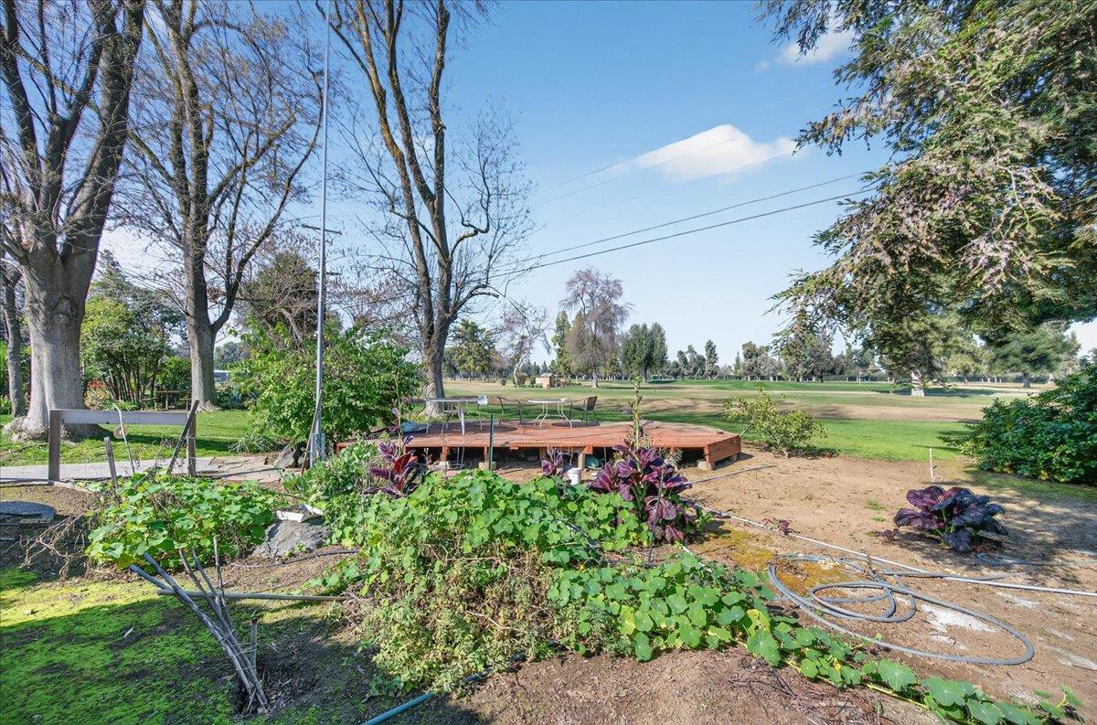 5867 E Club View Dr, Fresno, CA 93727