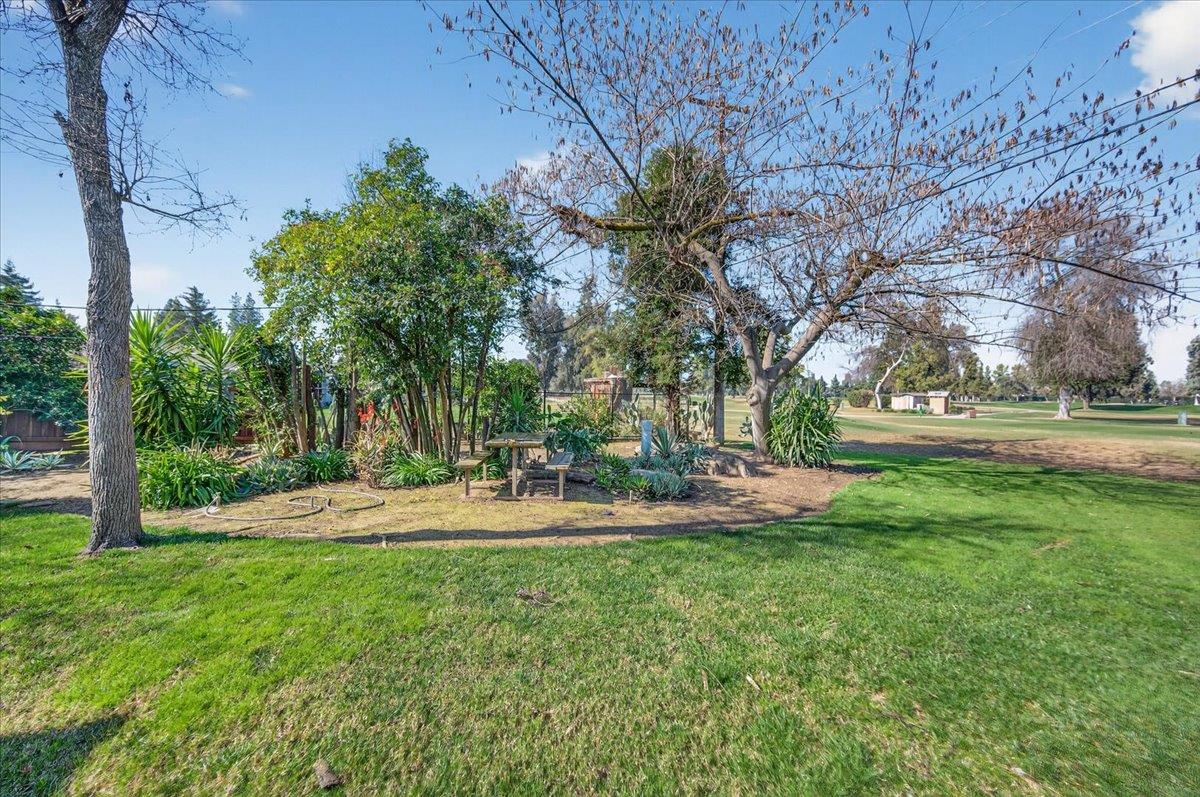 5867 E Club View Dr, Fresno, CA 93727