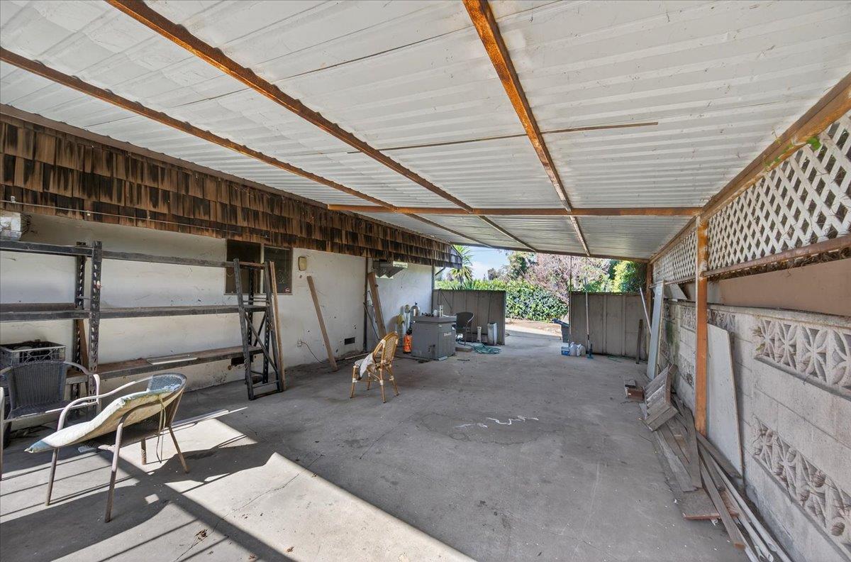 5867 E Club View Dr, Fresno, CA 93727