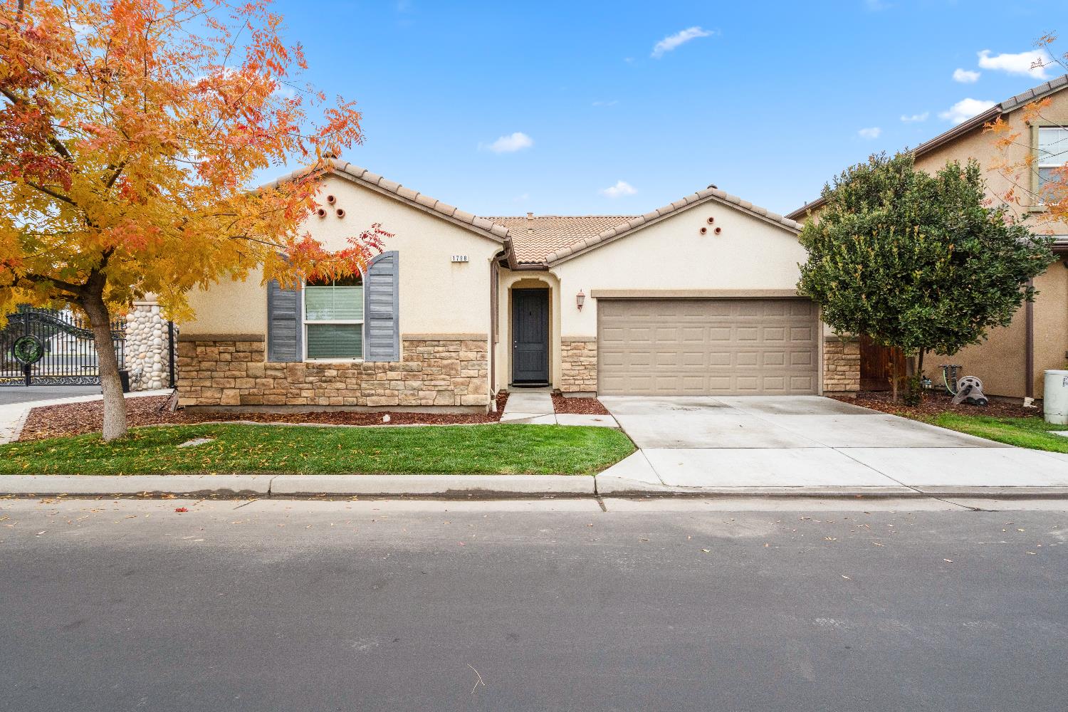 1798 Ambassador Way, Hanford, CA 93230
