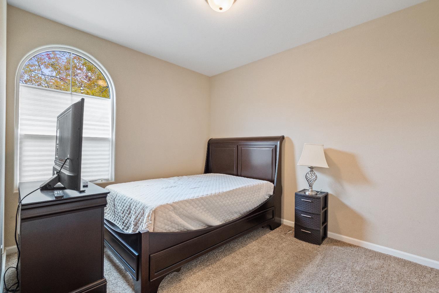 1798 Ambassador Way, Hanford, CA 93230