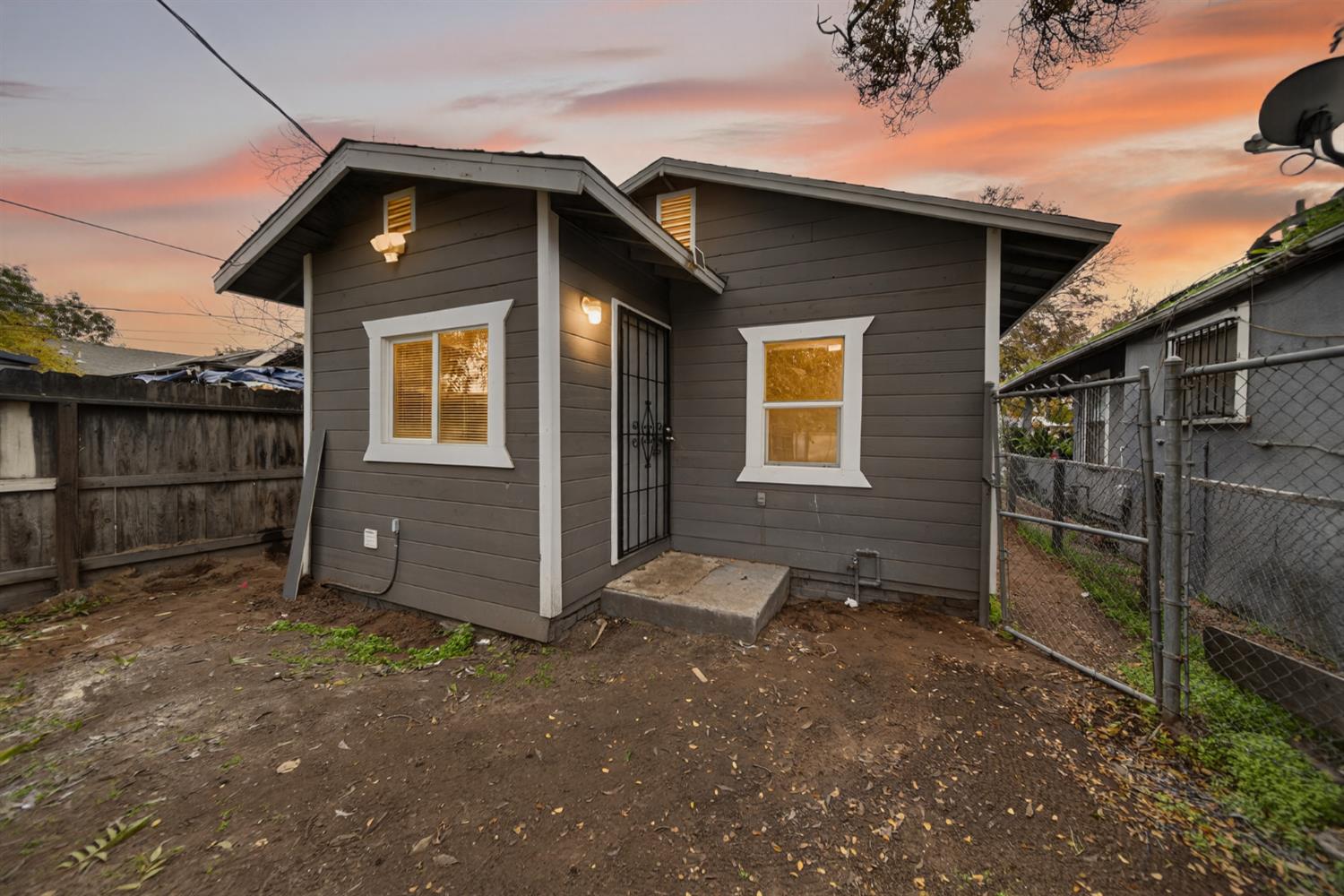 3231 E Townsend Ave, Fresno, CA 93702