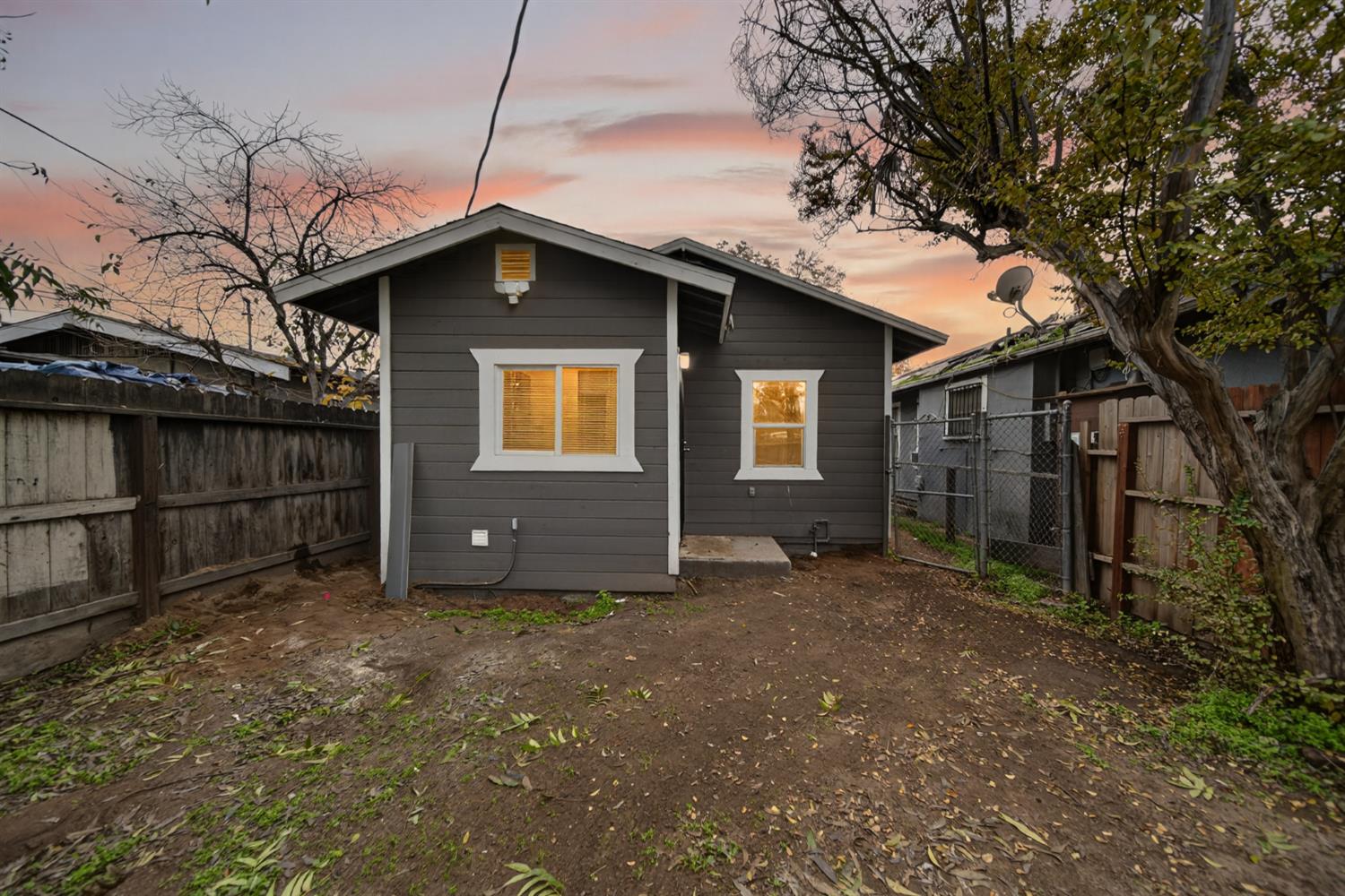 3231 E Townsend Ave, Fresno, CA 93702