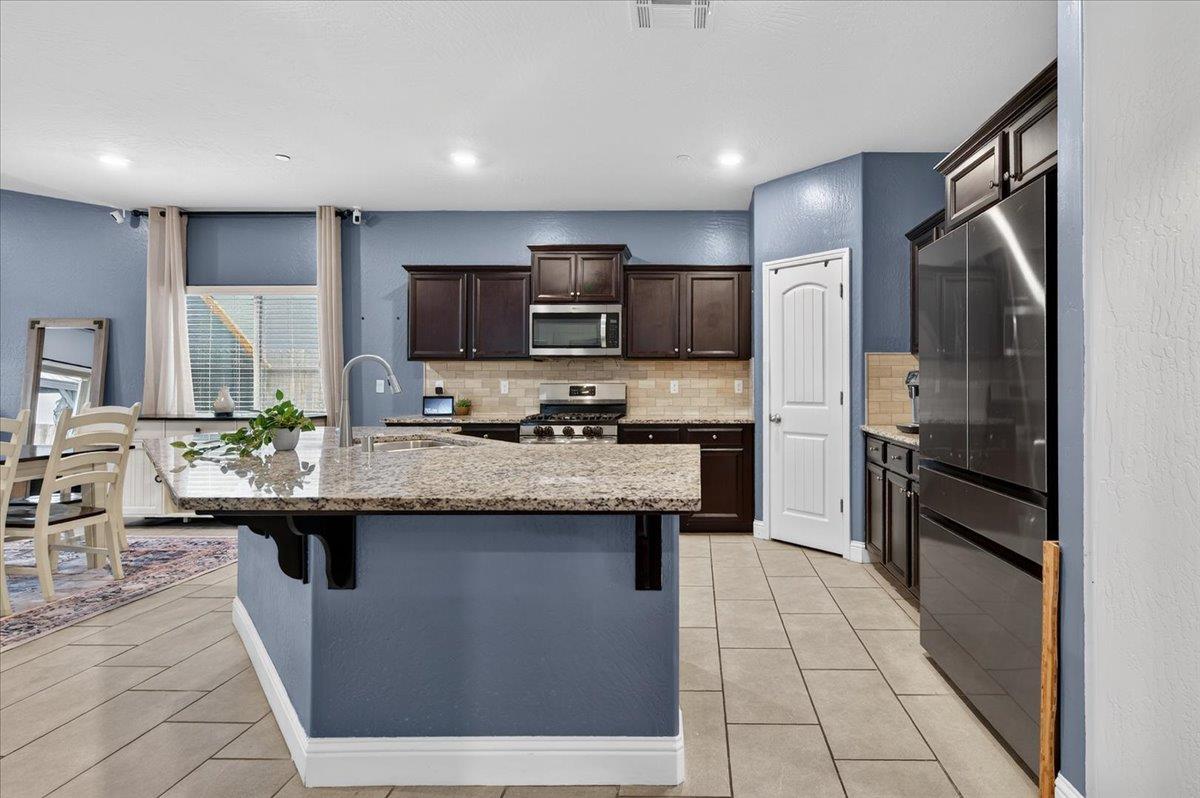 1556 N Delbert Ave, Fresno, CA 93722