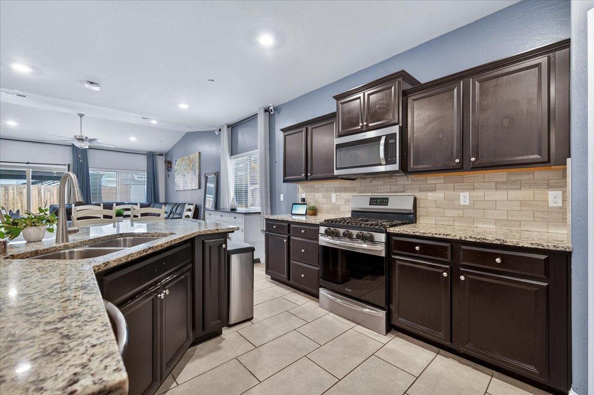 1556 N Delbert Ave, Fresno, CA 93722