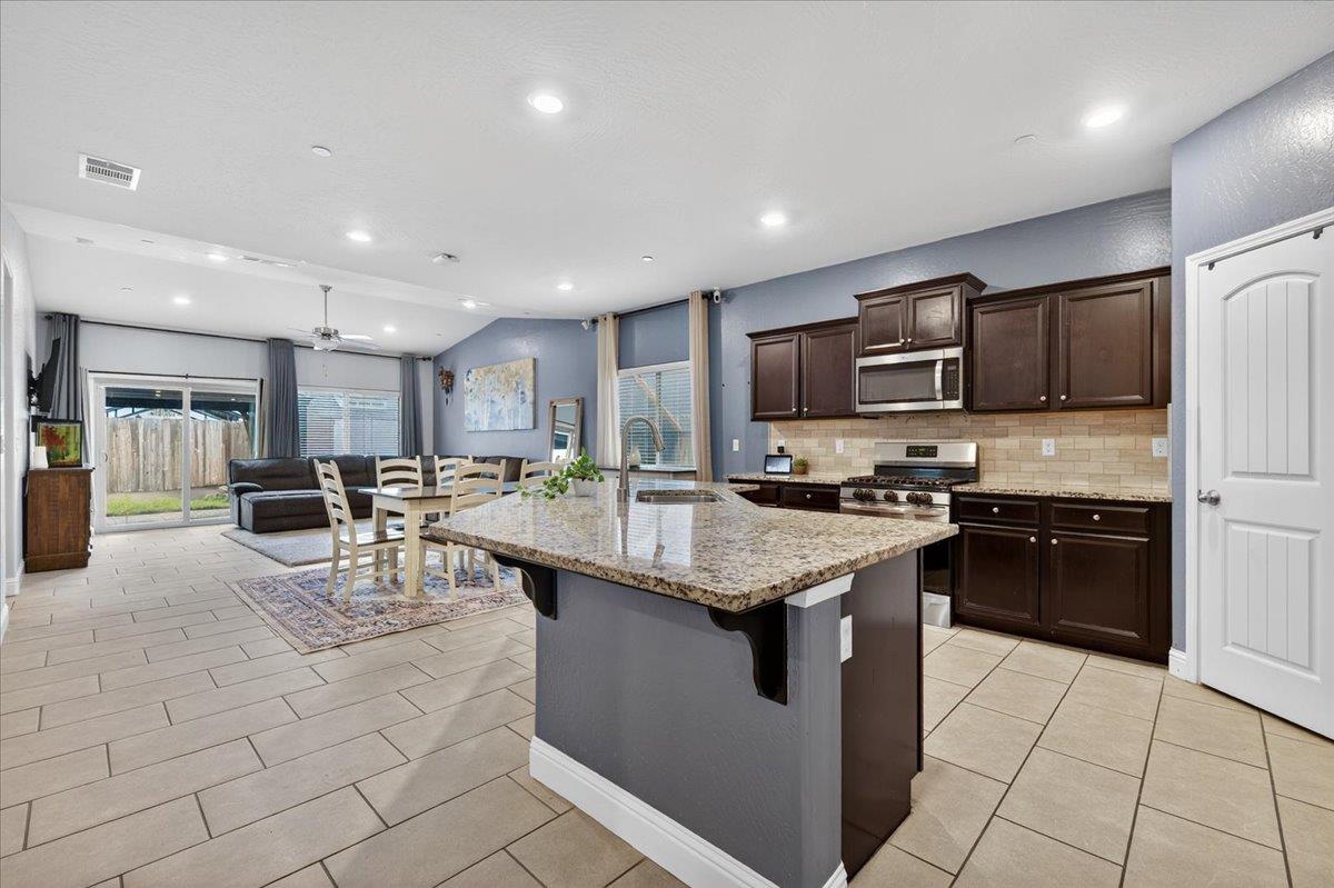 1556 N Delbert Ave, Fresno, CA 93722