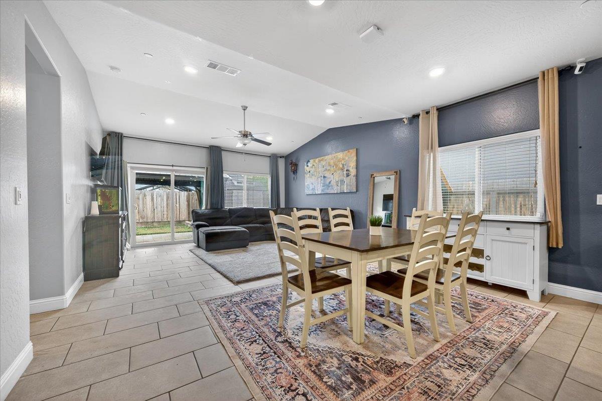 1556 N Delbert Ave, Fresno, CA 93722