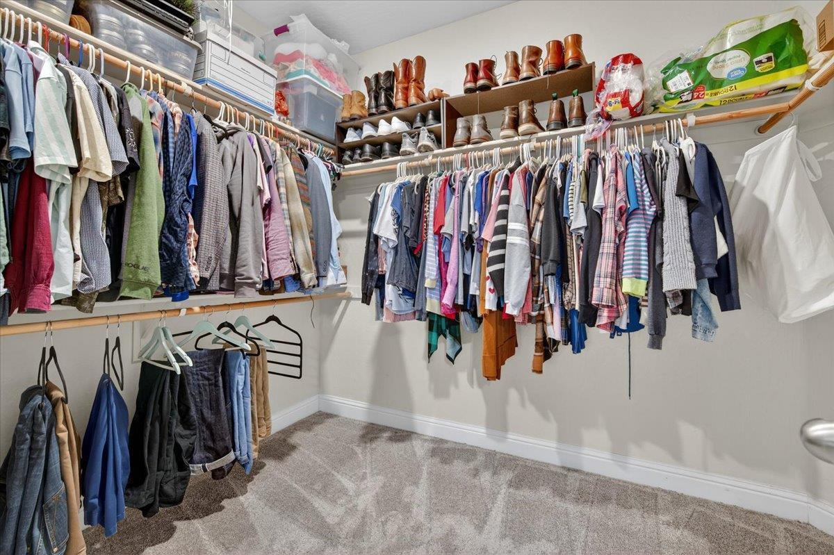 1556 N Delbert Ave, Fresno, CA 93722