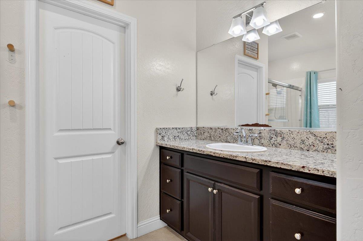 1556 N Delbert Ave, Fresno, CA 93722