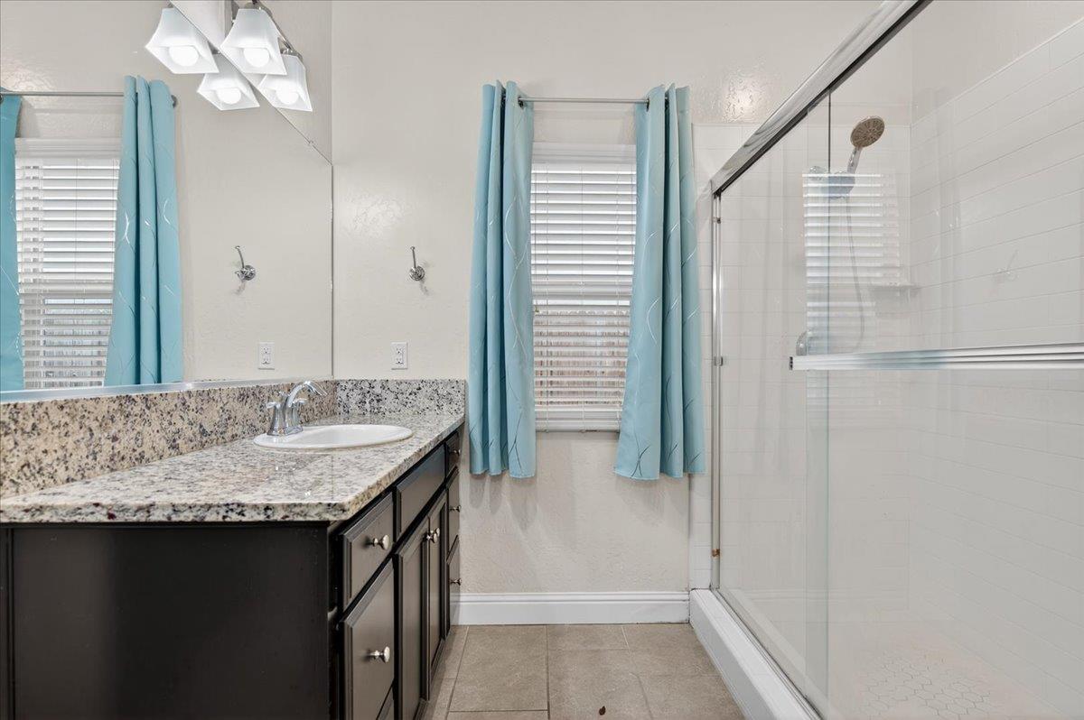 1556 N Delbert Ave, Fresno, CA 93722