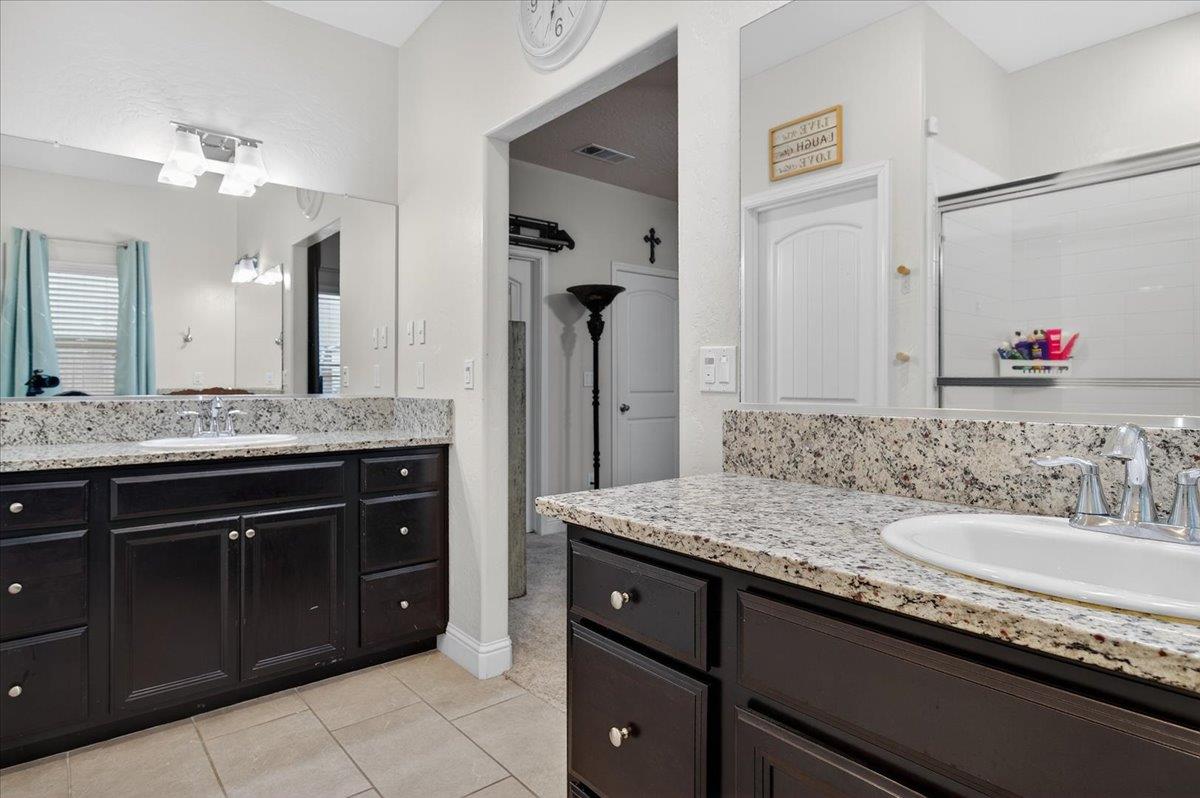 1556 N Delbert Ave, Fresno, CA 93722