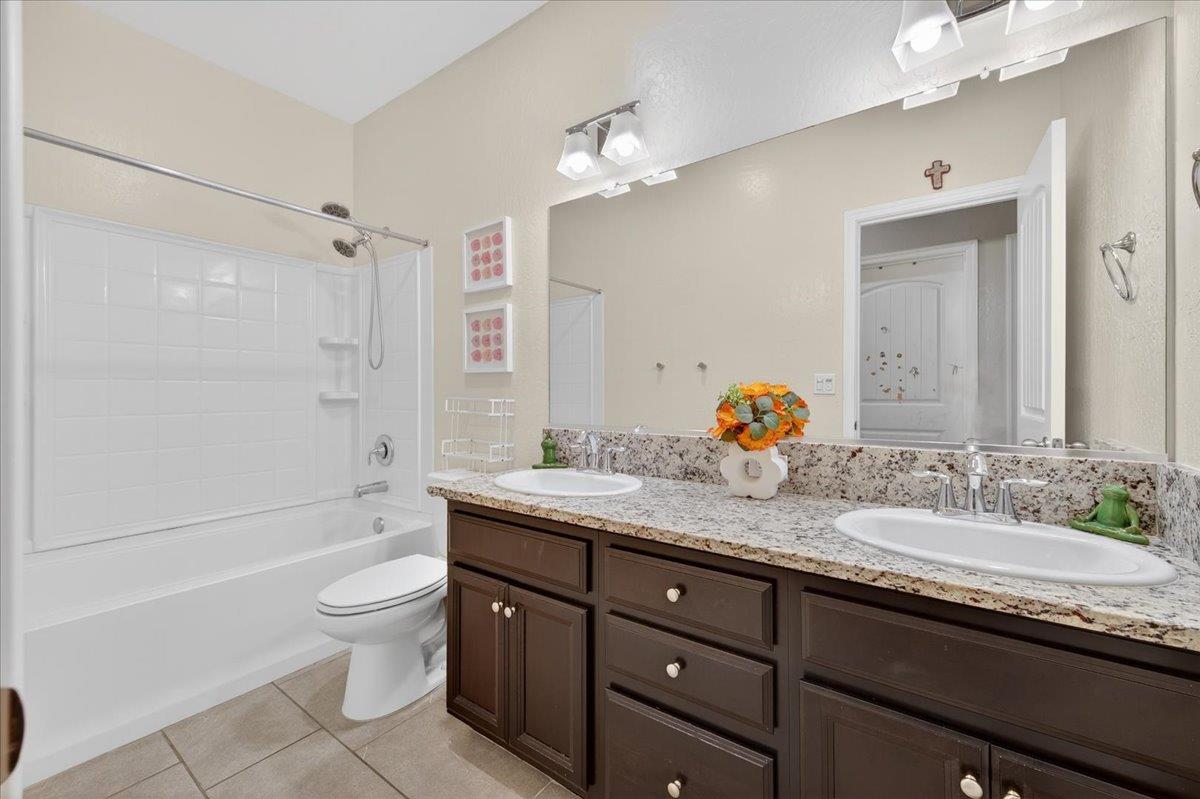 1556 N Delbert Ave, Fresno, CA 93722