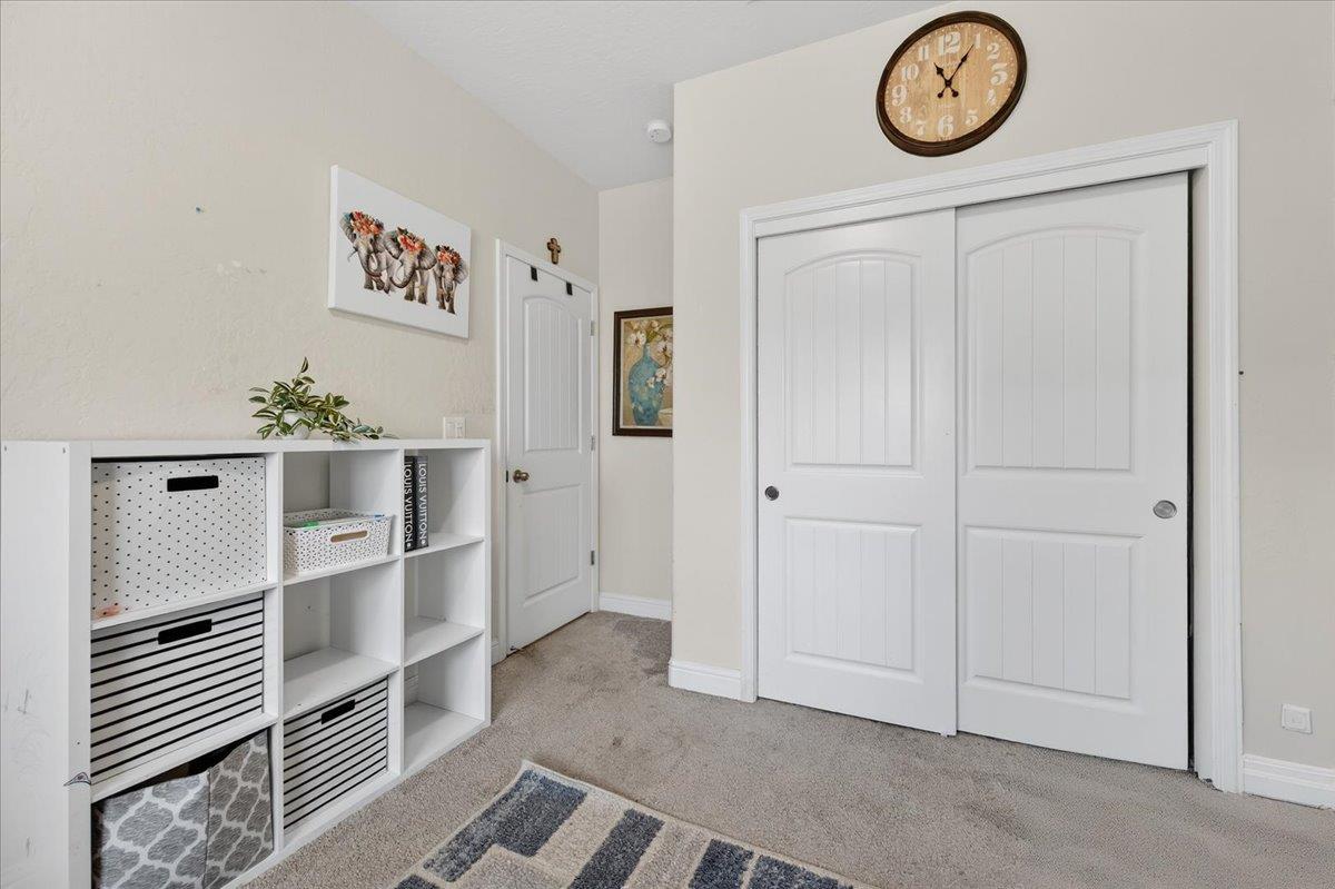 1556 N Delbert Ave, Fresno, CA 93722