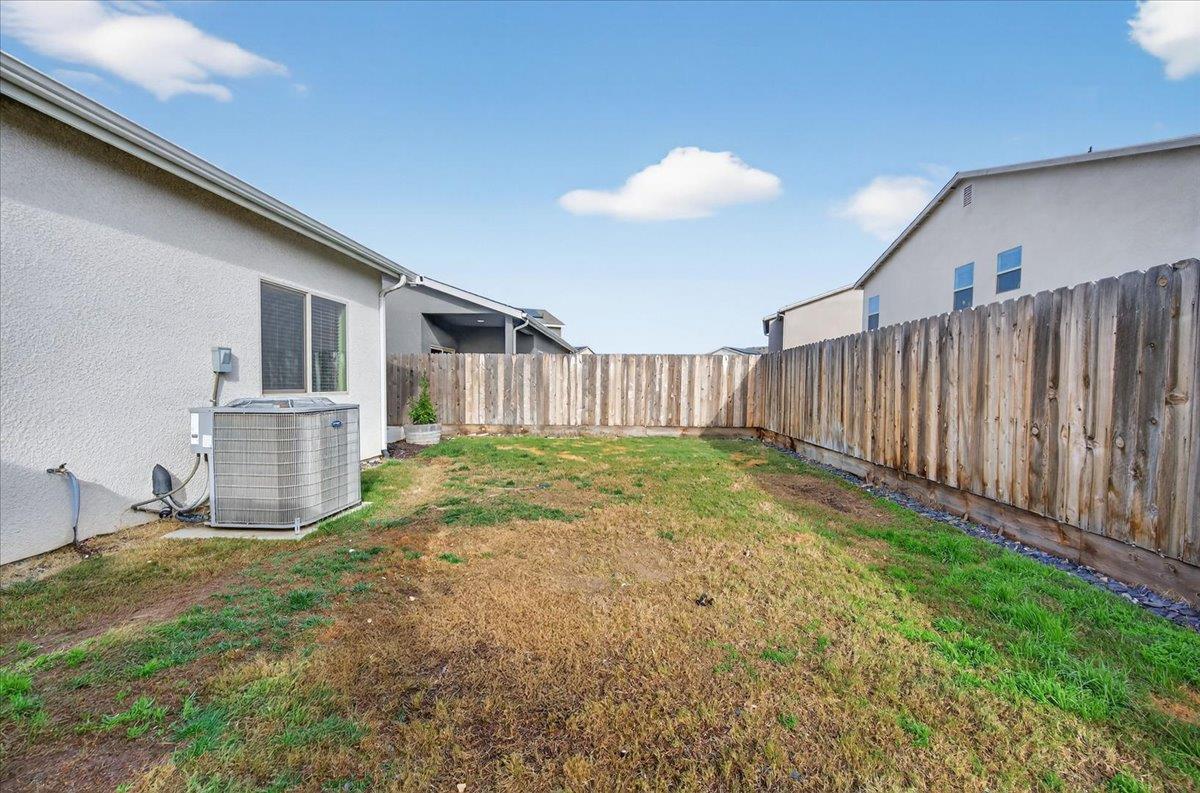 1556 N Delbert Ave, Fresno, CA 93722