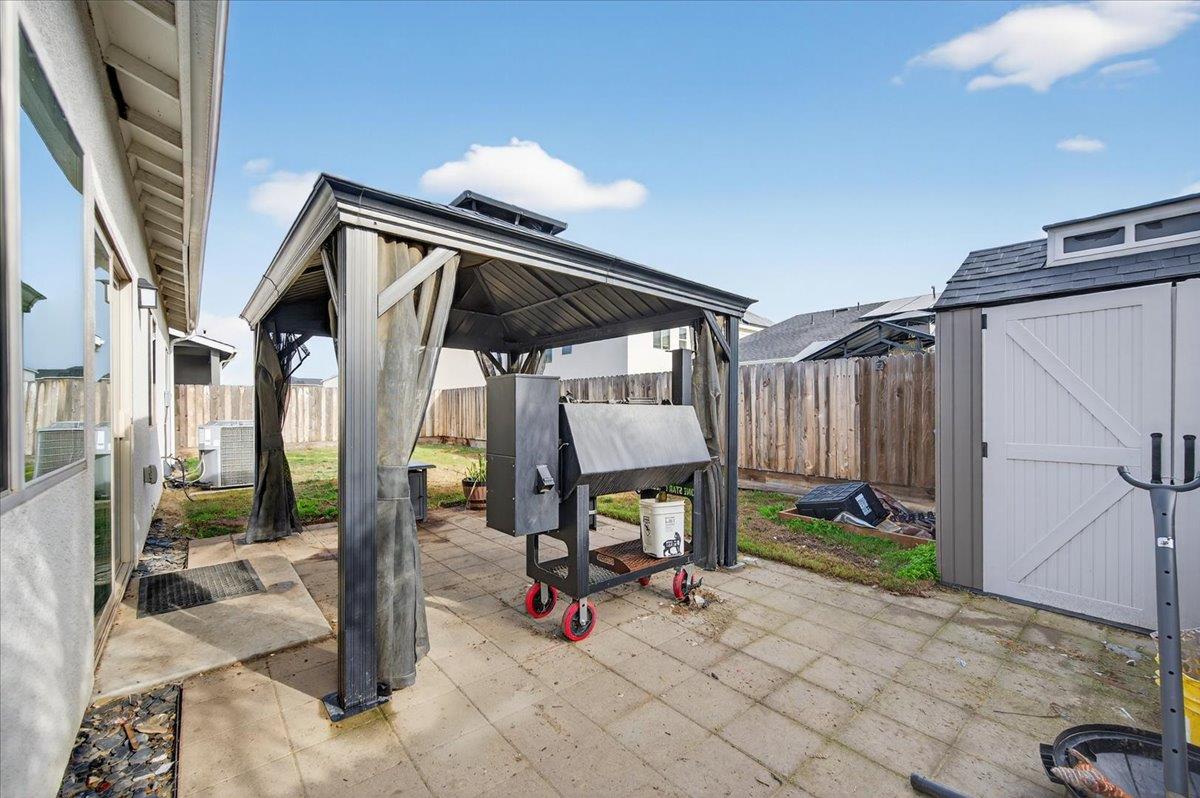 1556 N Delbert Ave, Fresno, CA 93722