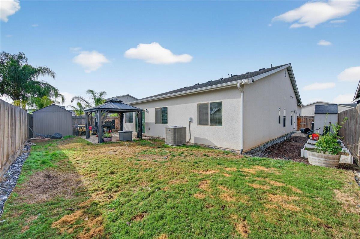 1556 N Delbert Ave, Fresno, CA 93722