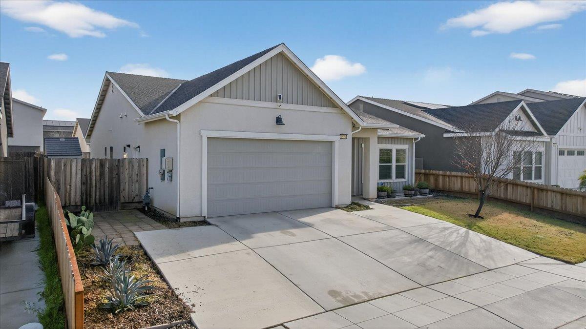 1556 N Delbert Ave, Fresno, CA 93722