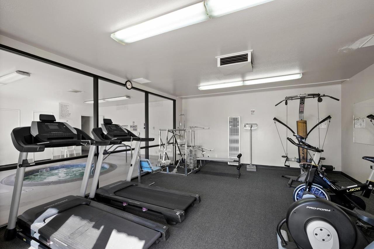 2706 W Ashlan Ave #111, Fresno, CA 93705