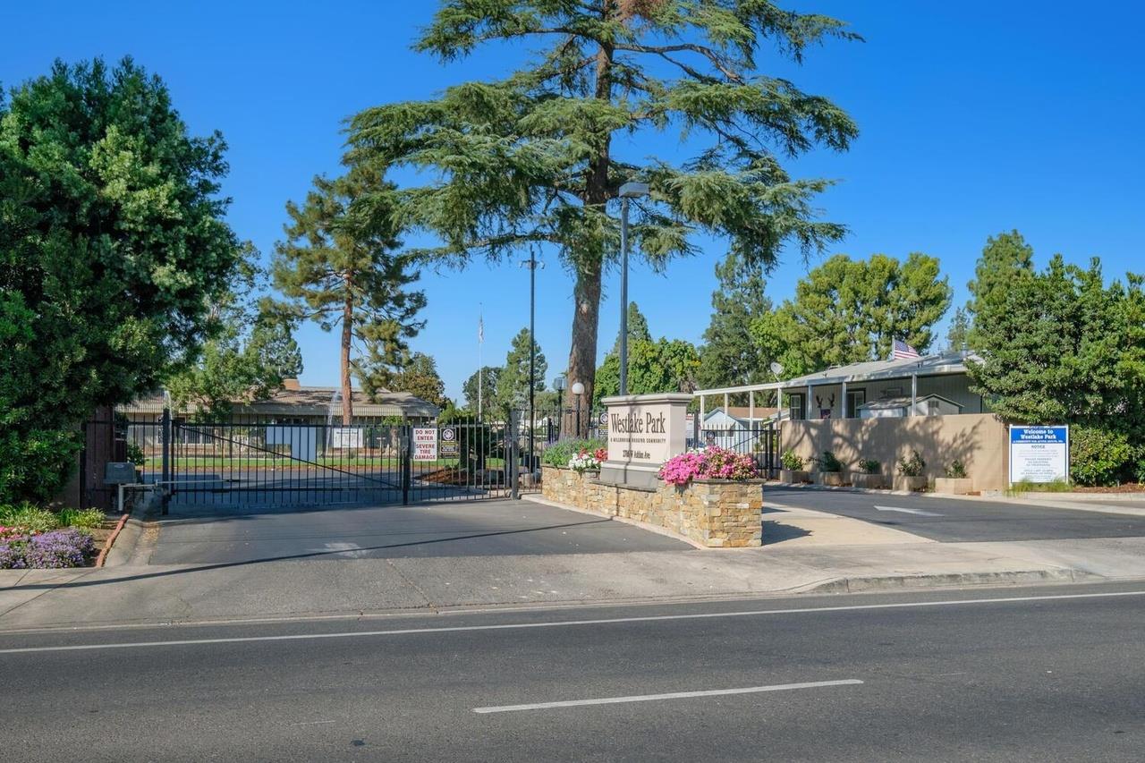 2706 W Ashlan Ave #111, Fresno, CA 93705