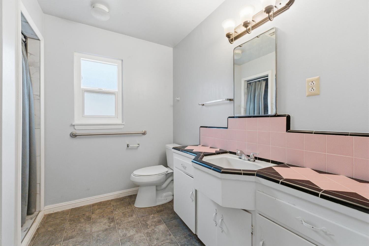 732 W Cortland Ave, Fresno, CA 93705