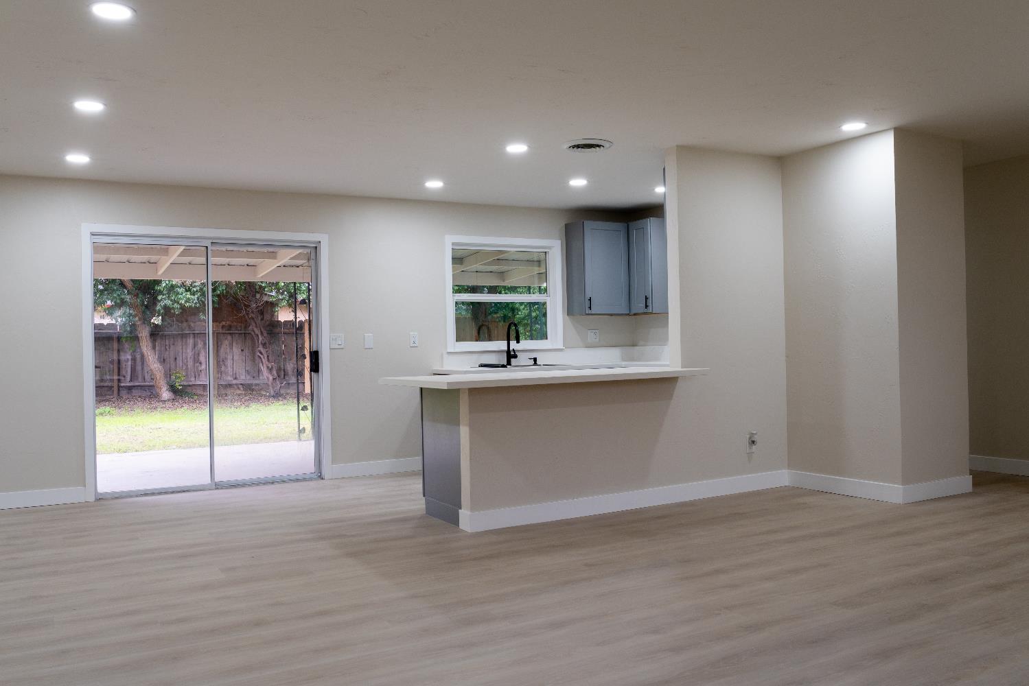 6075 N Selland Ave, Fresno, CA 93711