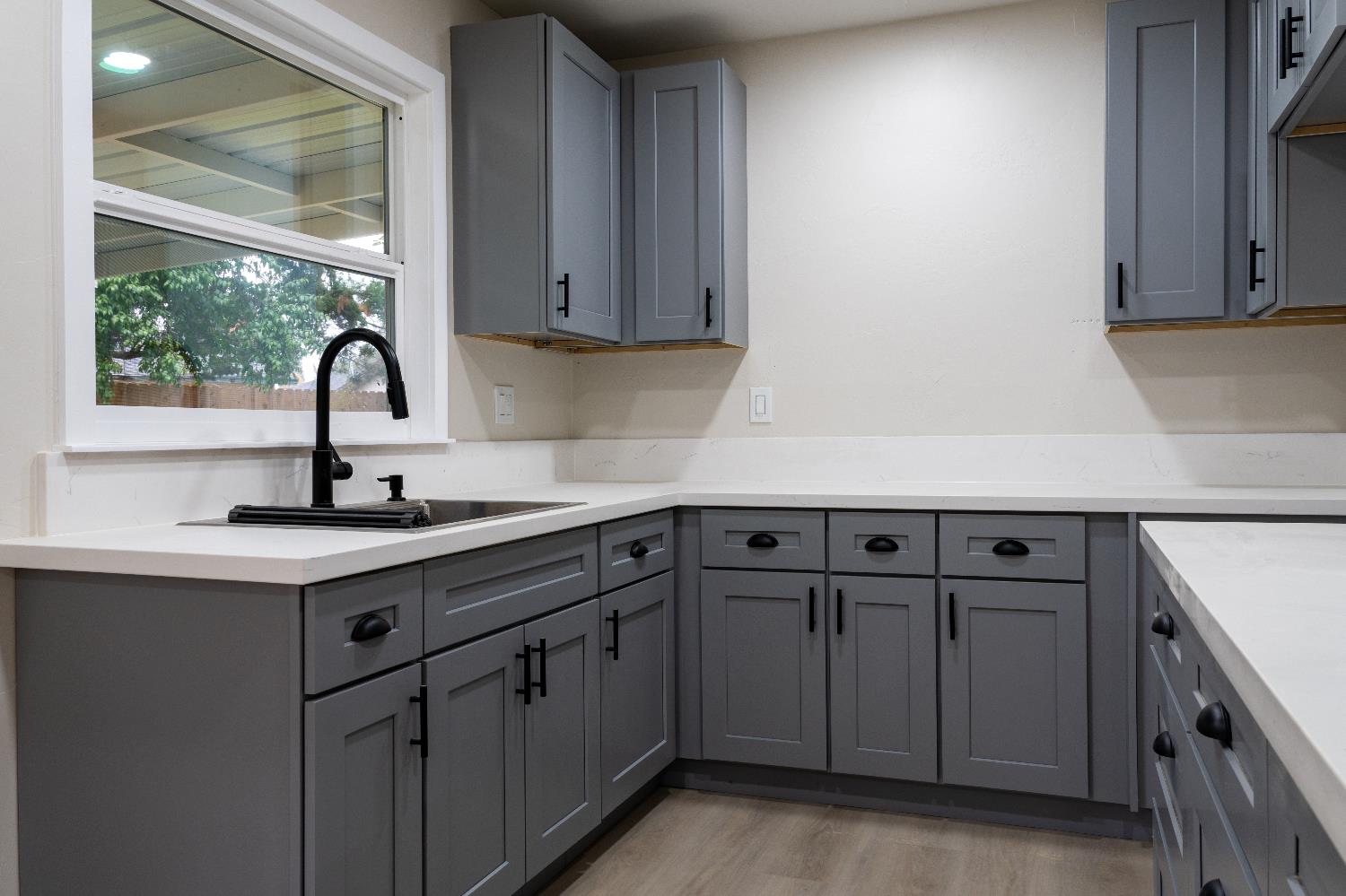 6075 N Selland Ave, Fresno, CA 93711