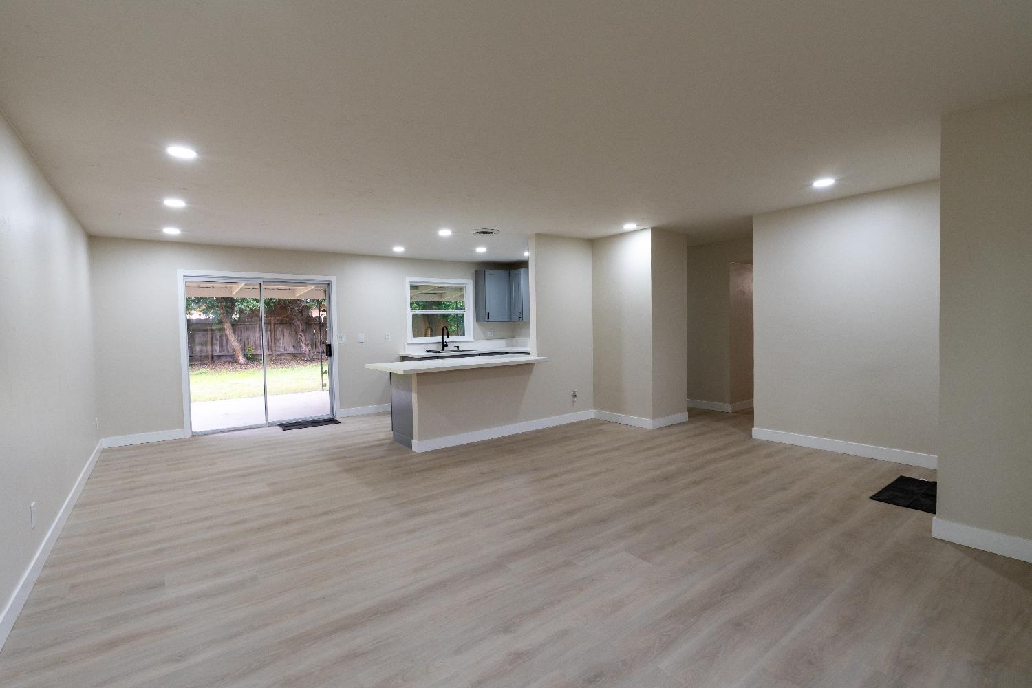 6075 N Selland Ave, Fresno, CA 93711