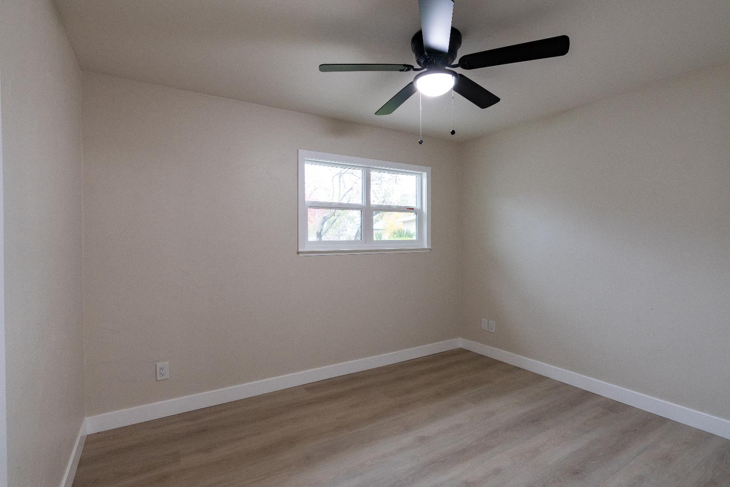 6075 N Selland Ave, Fresno, CA 93711