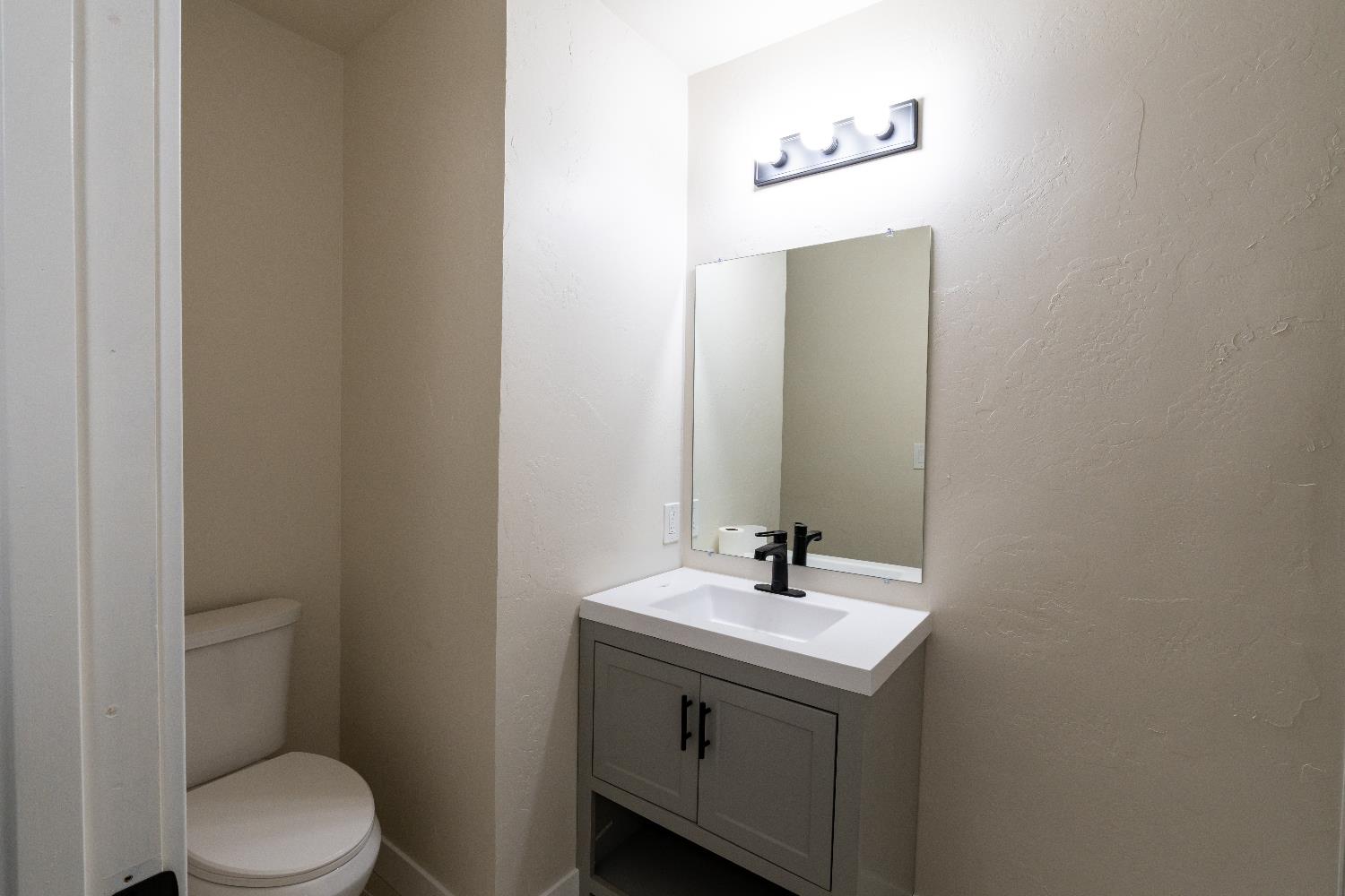 6075 N Selland Ave, Fresno, CA 93711