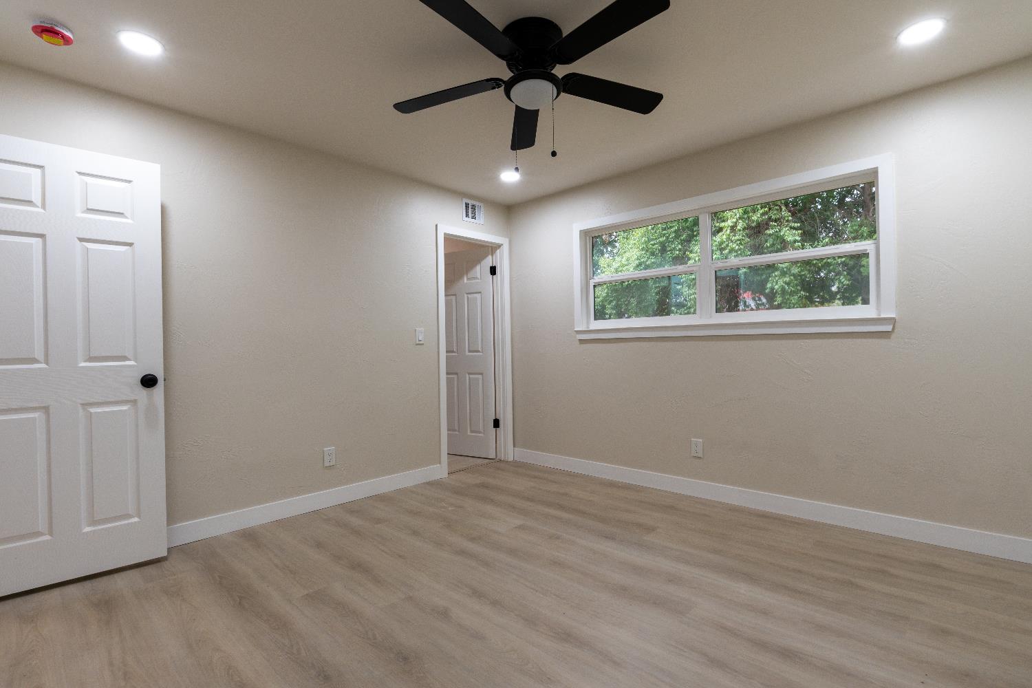 6075 N Selland Ave, Fresno, CA 93711