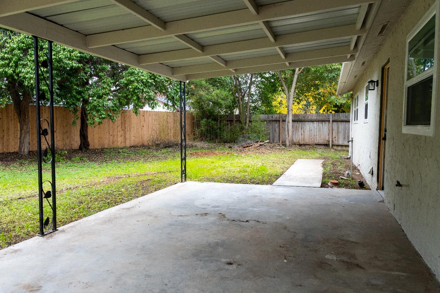 6075 N Selland Ave, Fresno, CA 93711