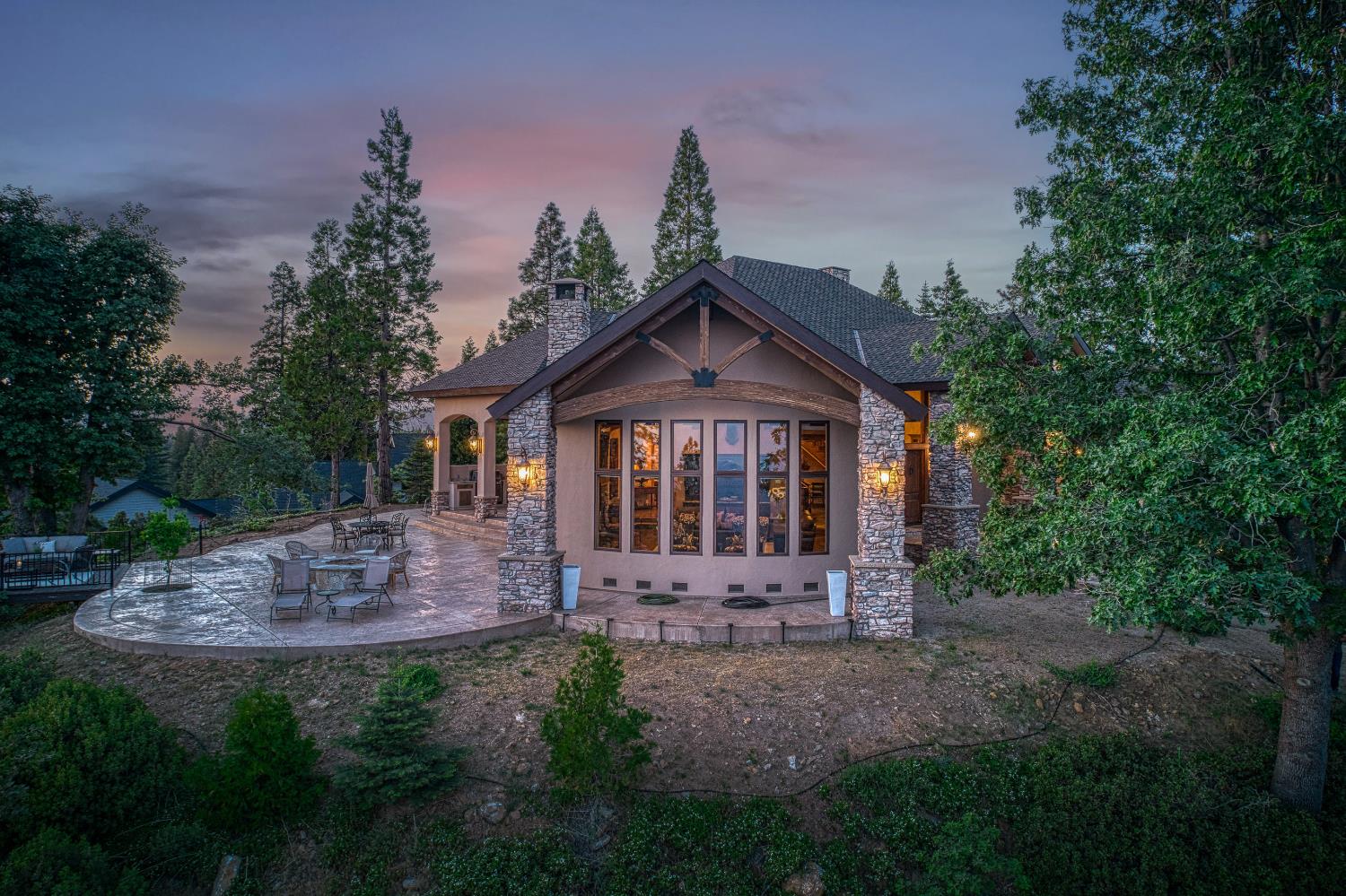 42555 Bretz Point Ln, Shaver Lake, CA 93664