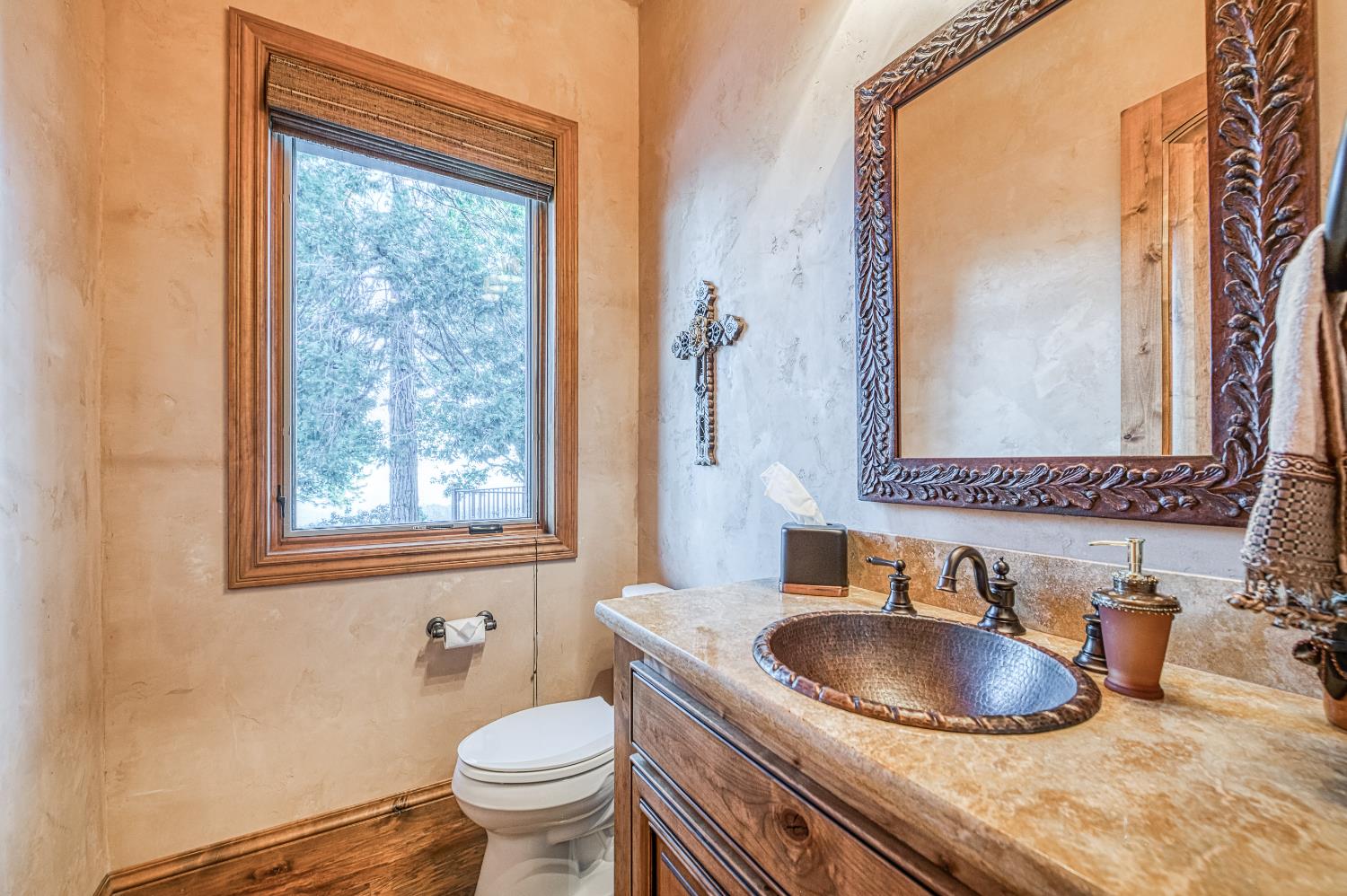 42555 Bretz Point Ln, Shaver Lake, CA 93664