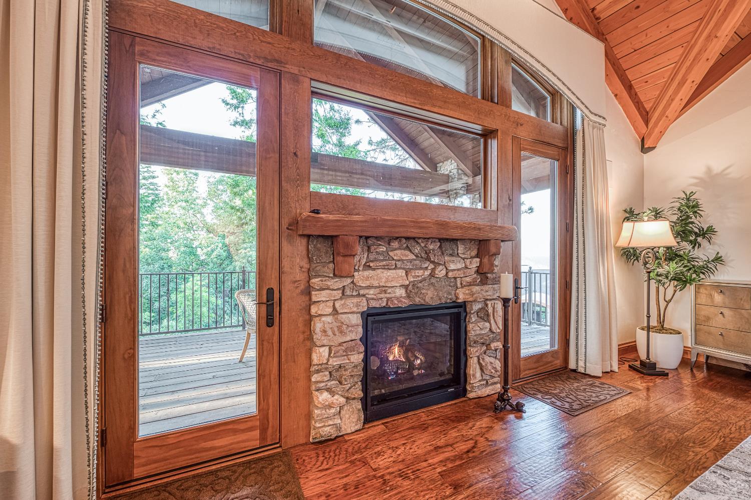 42555 Bretz Point Ln, Shaver Lake, CA 93664