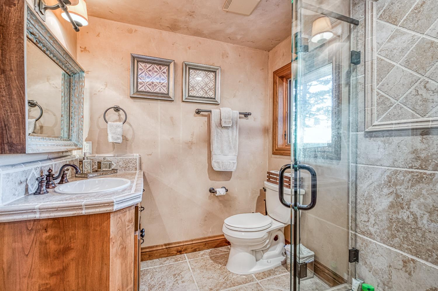 42555 Bretz Point Ln, Shaver Lake, CA 93664