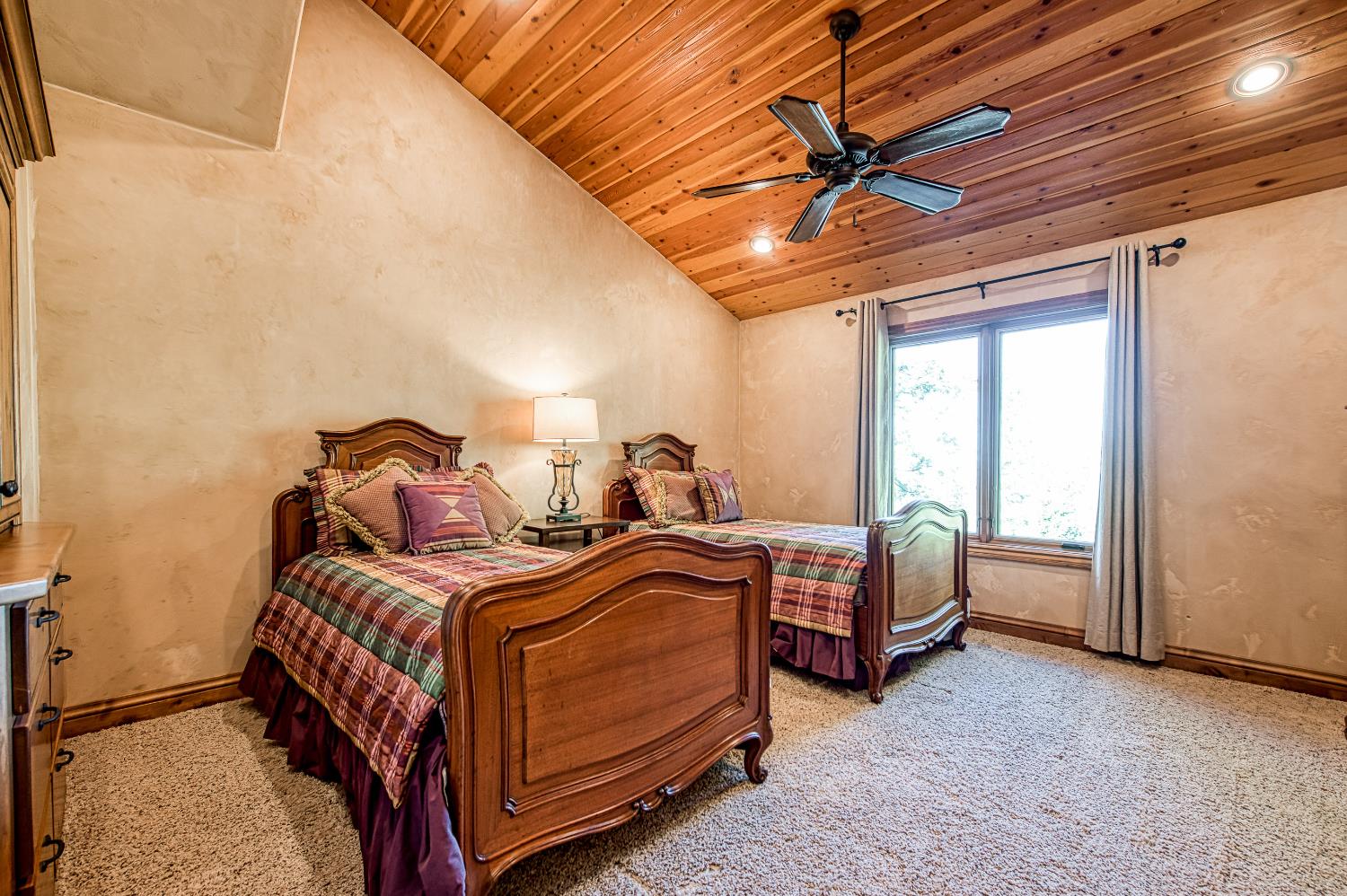 42555 Bretz Point Ln, Shaver Lake, CA 93664