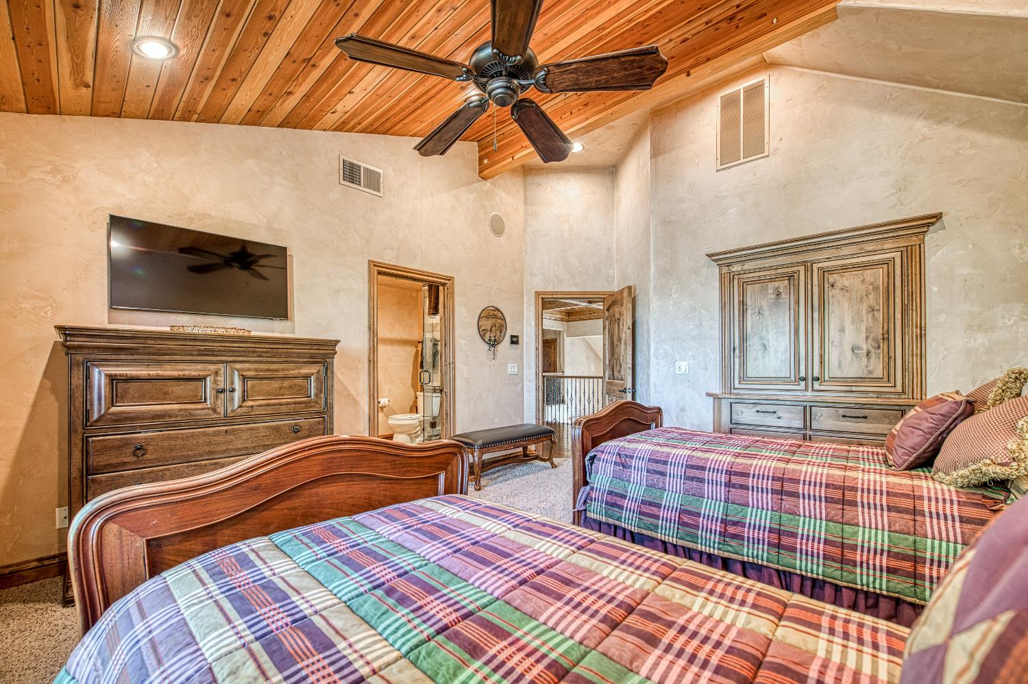 42555 Bretz Point Ln, Shaver Lake, CA 93664