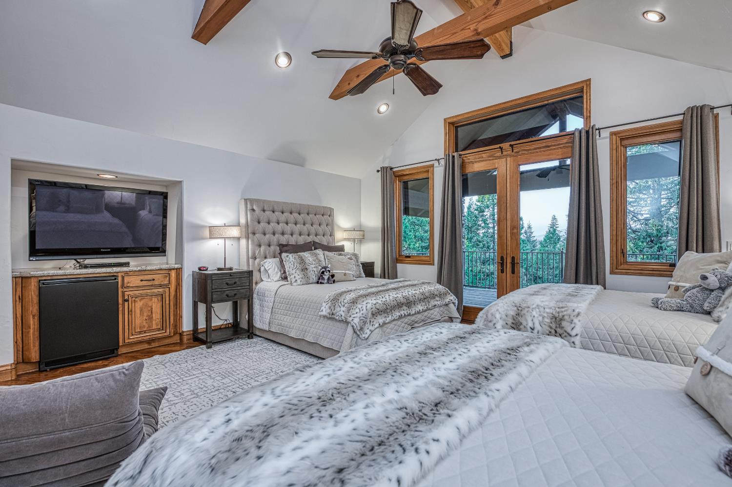 42555 Bretz Point Ln, Shaver Lake, CA 93664