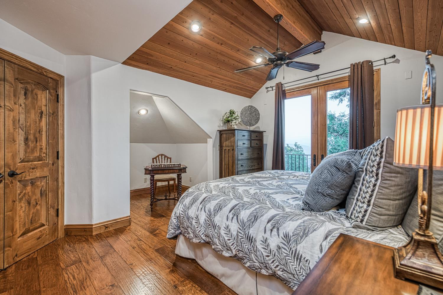 42555 Bretz Point Ln, Shaver Lake, CA 93664