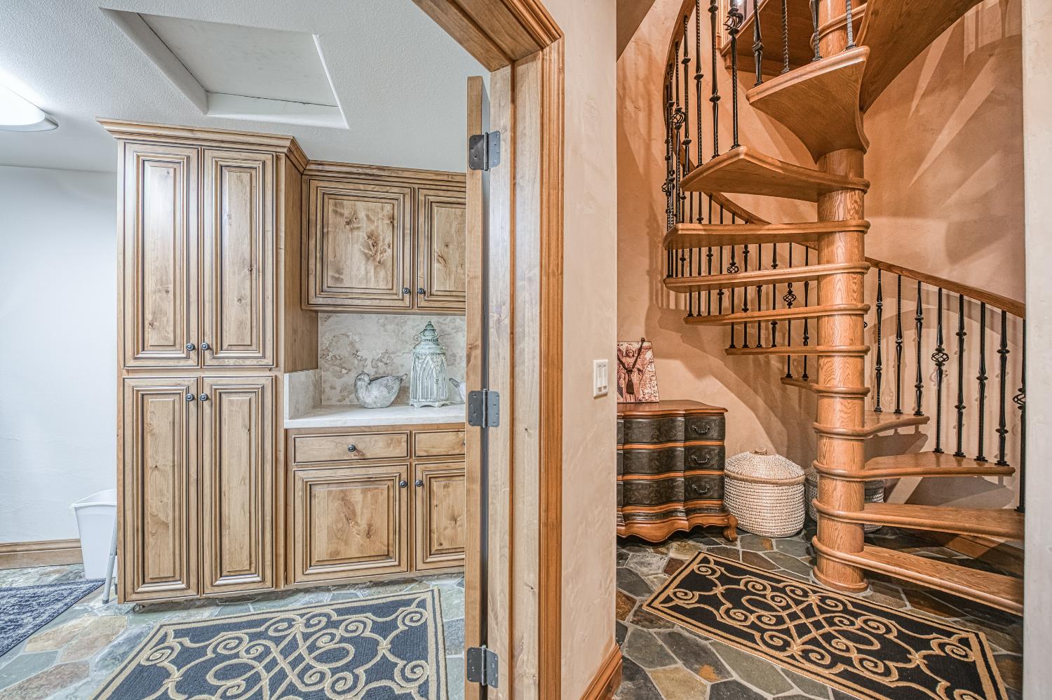 42555 Bretz Point Ln, Shaver Lake, CA 93664