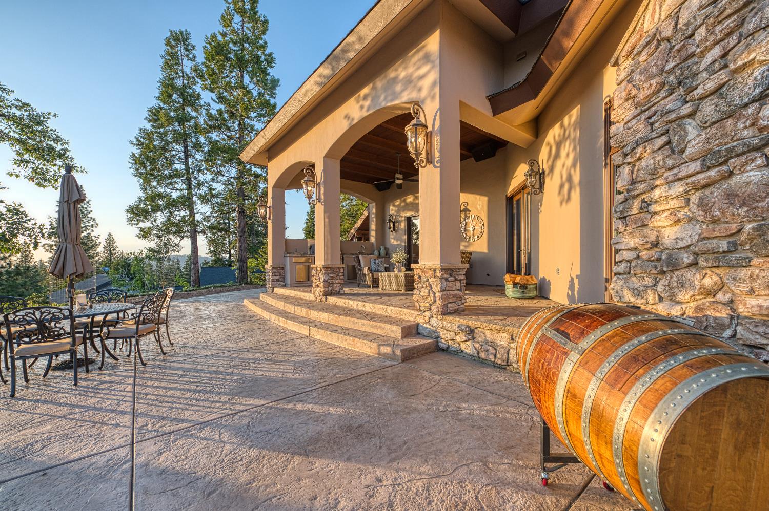 42555 Bretz Point Ln, Shaver Lake, CA 93664