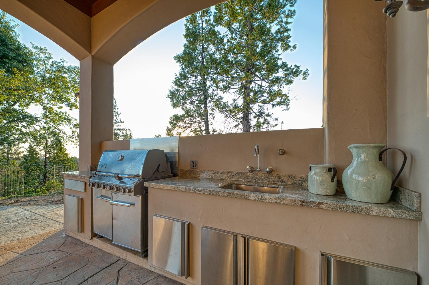 42555 Bretz Point Ln, Shaver Lake, CA 93664