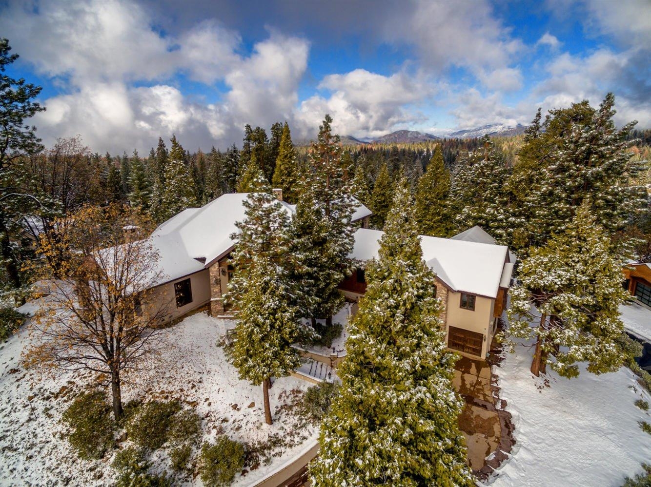 42555 Bretz Point Ln, Shaver Lake, CA 93664