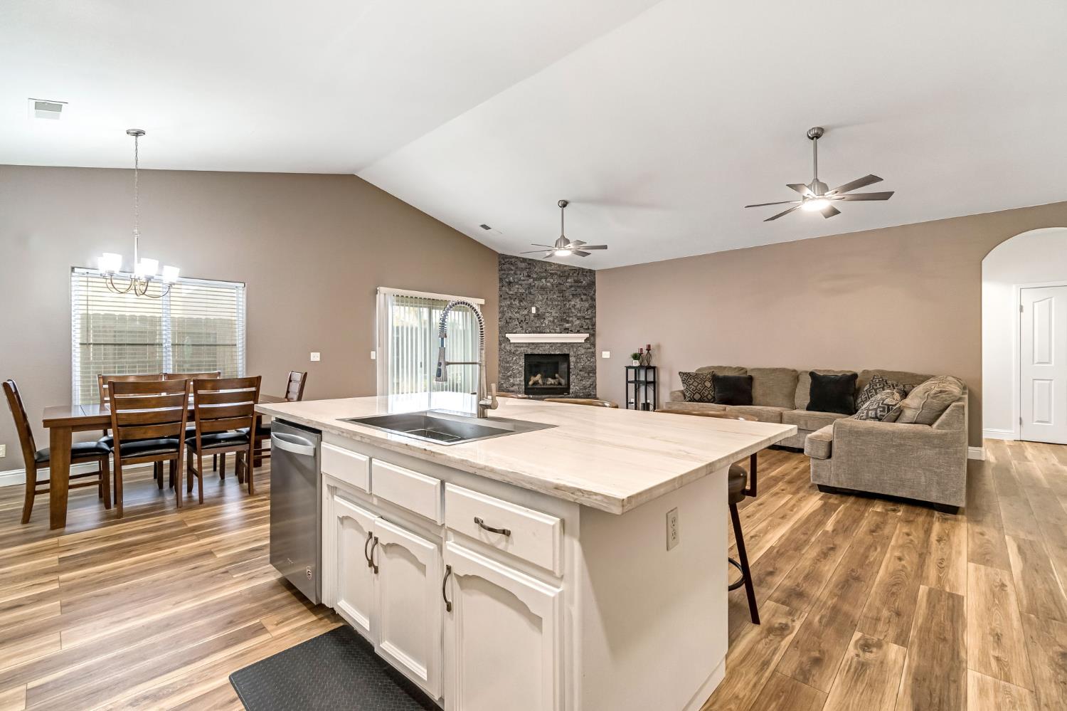 2634 Marie Dr, Madera, CA 93637